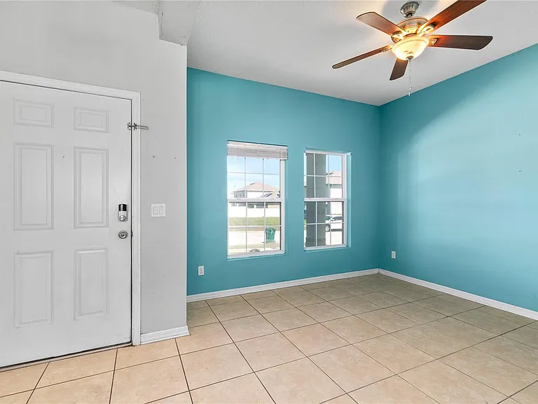 2572 Limerick Cir — Photo 7