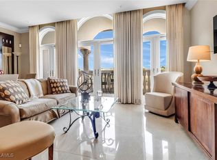 900 5th Ave S APT 302, Naples, FL 34102