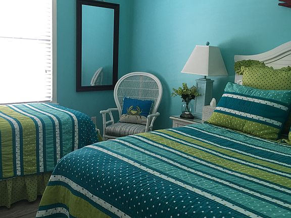 Bedroom 2 - w/Queen & Single