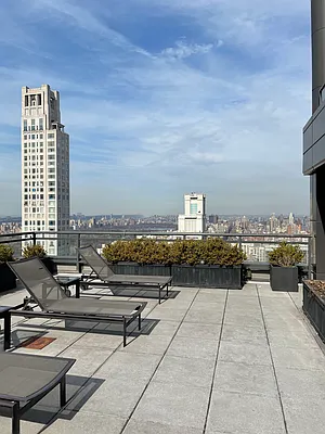 Sold by Sotheby's International Realty | media 35