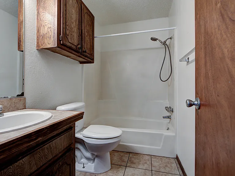 1315 Glen Oaks Ct #4 — Photo 30