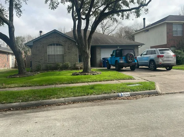 1715 Oak Valley Dr, Kemah, TX 77565