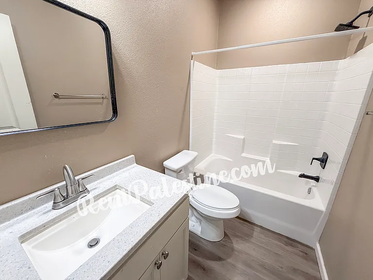 1305 Cummins St #1321 — Photo 9