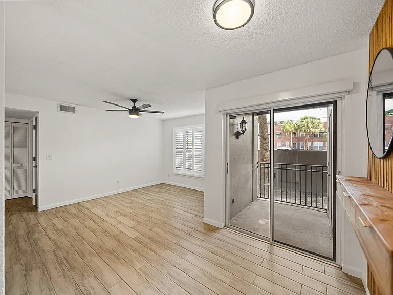 607 S Westland Ave #17 — Photo 4