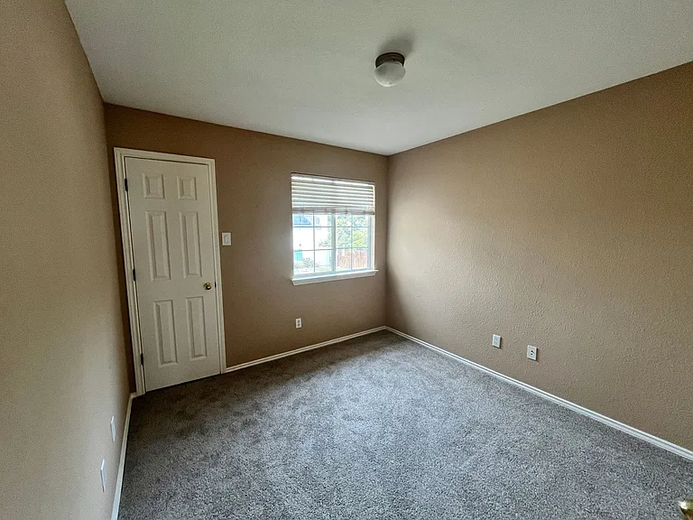 11313 Dodge Cattle Dr — Photo 10