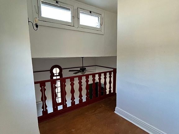 3rd image of 2122 Vista Del Mar Ave #35
