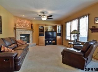 4100 Fossil Creek Cir, Lincoln, NE 68516