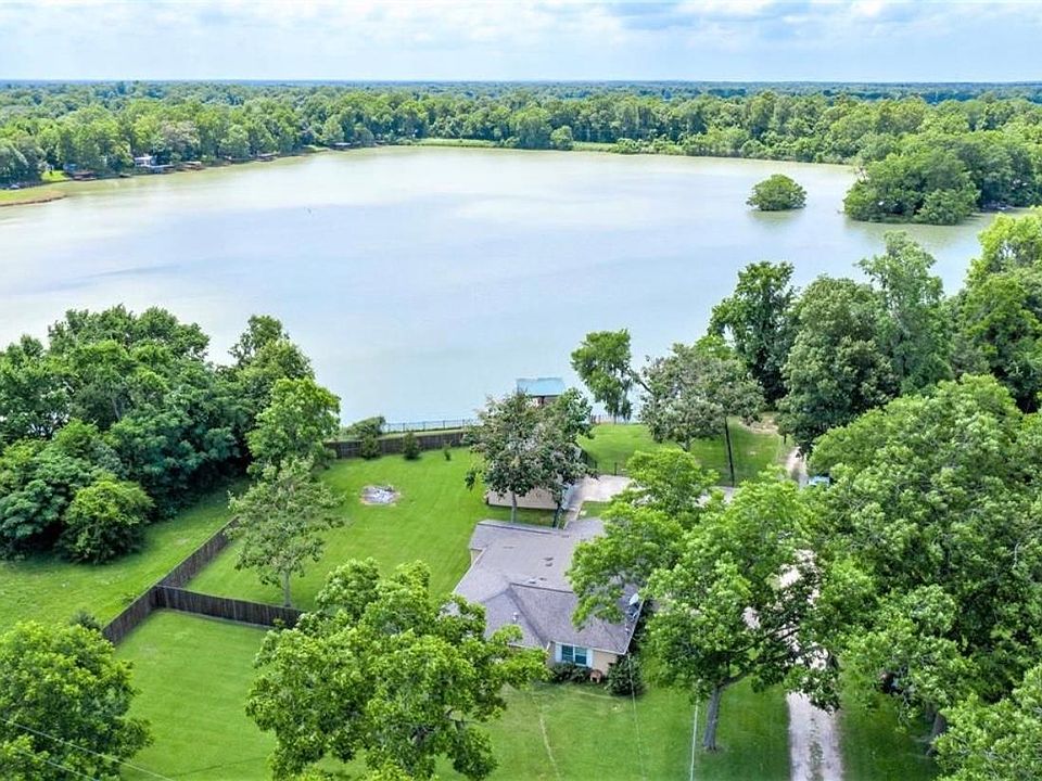 Fully fenced corner lot