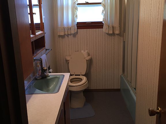 Full Bath with tub and showe