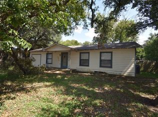 1215 Country Club Rd, Cleburne, TX 76033