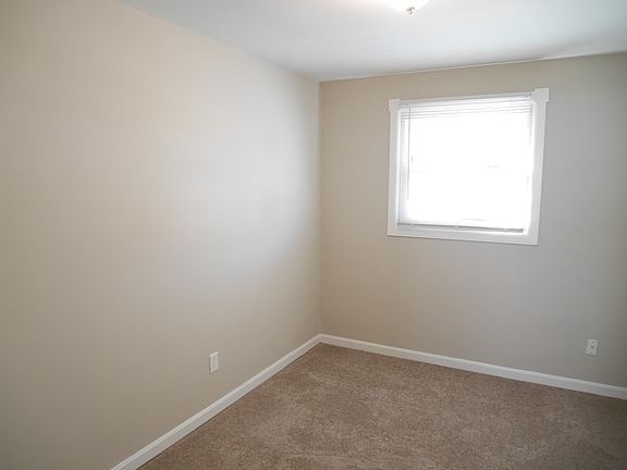 5th image of 732 Rand St