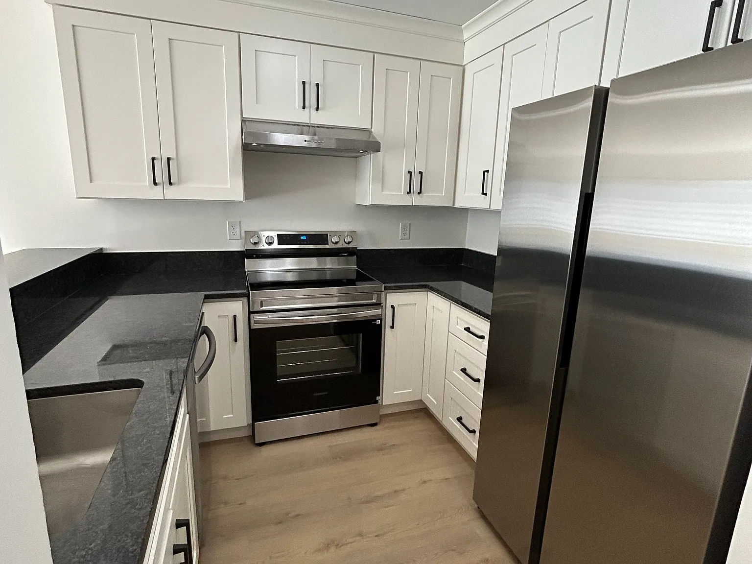 1204 Whitney Ave — Photo 4