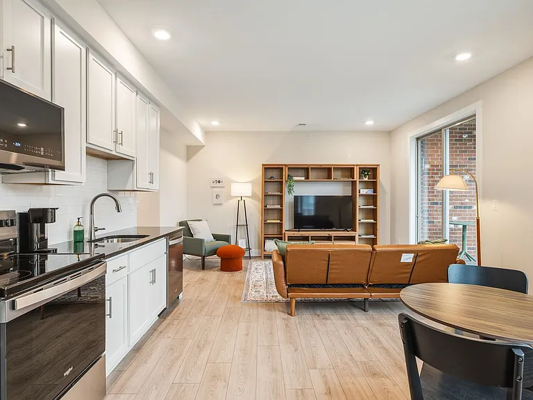 2552 Talbott Ave — Photo 8