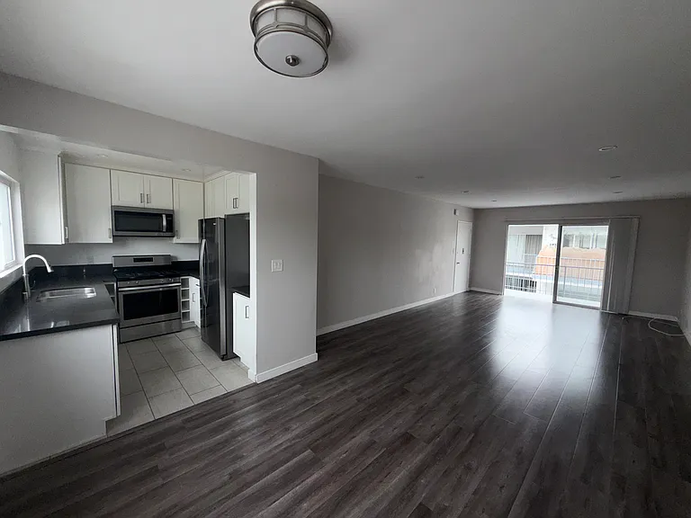 345 S Doheny Dr #304 — Photo 4