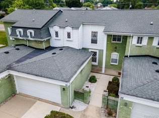 58 Stratford Ln, Rochester, MI 48309