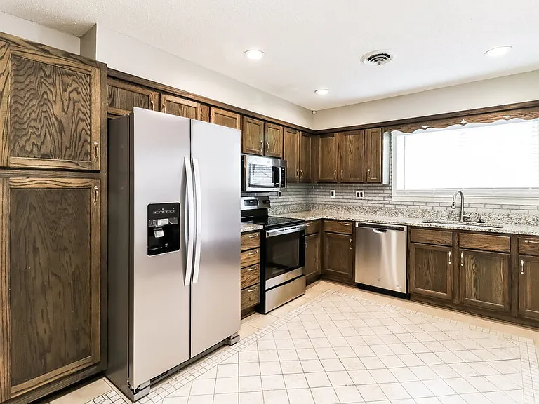 7584 Greenbrook Pkwy — Photo 7