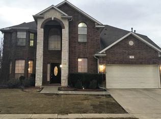 10 Lucas Ln, Edgecliff Village, TX 76134