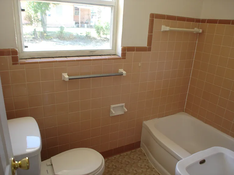 922 Lewis Dr — Photo 5