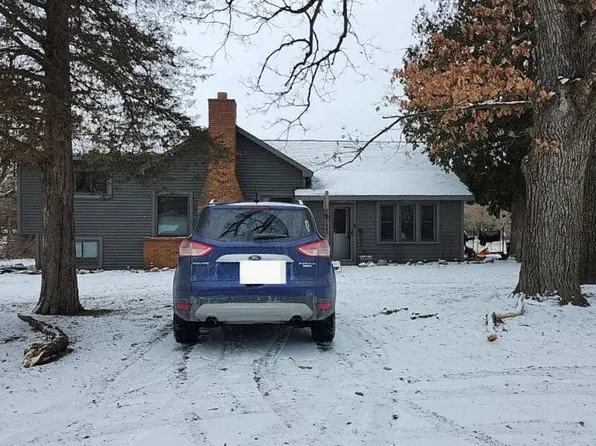 11220 Cedar St, Gowen, MI 49326