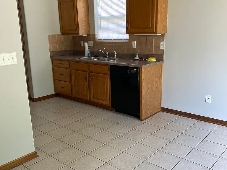 1432 Tamarisk Ct — Photo 9