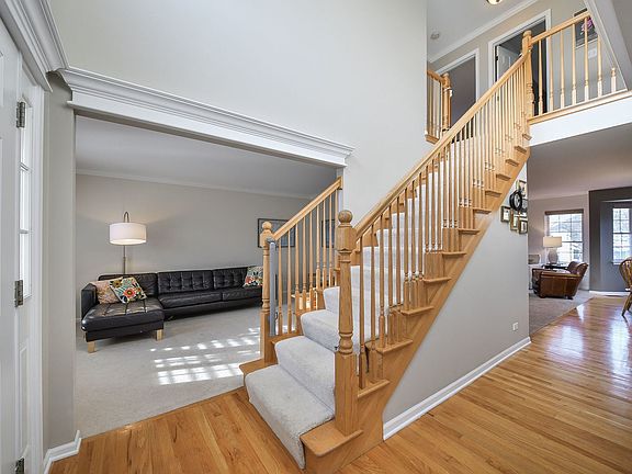 2nd image of 676 E Thornwood Dr