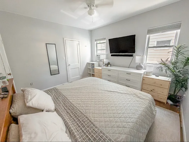 222 E Henry St #1 — Photo 5