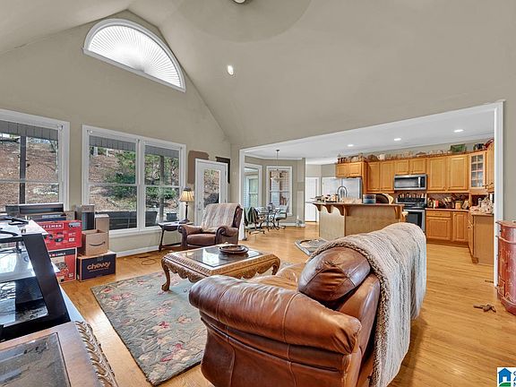 5th image of 45 Autumn Ln