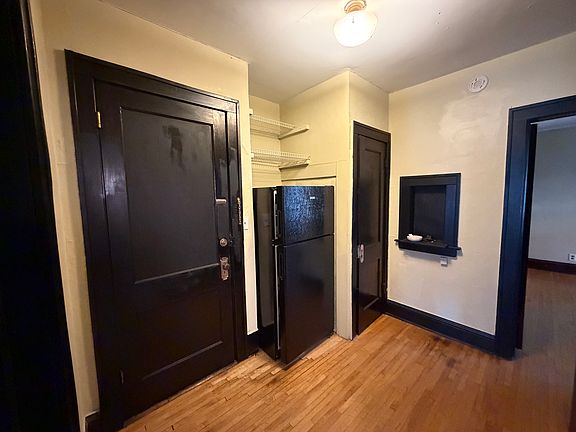 5th image of 519 Asbury St APT 5