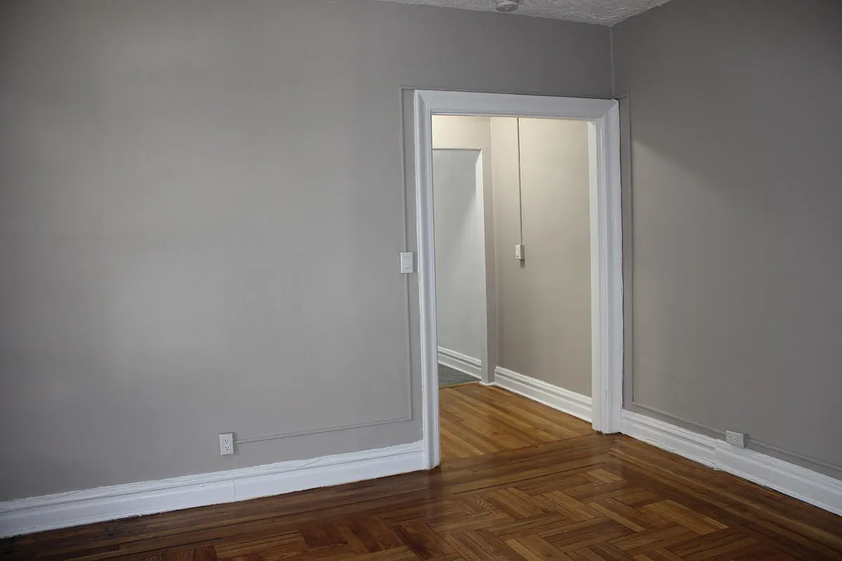 Building Photo - 200 Broad Ave #3A