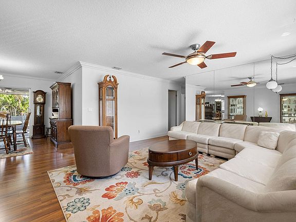 3rd image of 404 SE 7th Avenue