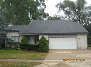 460 Evaline Dr, Troy, MI 48085