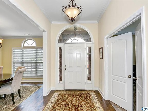 5th image of 405 Creekwater Cir NW