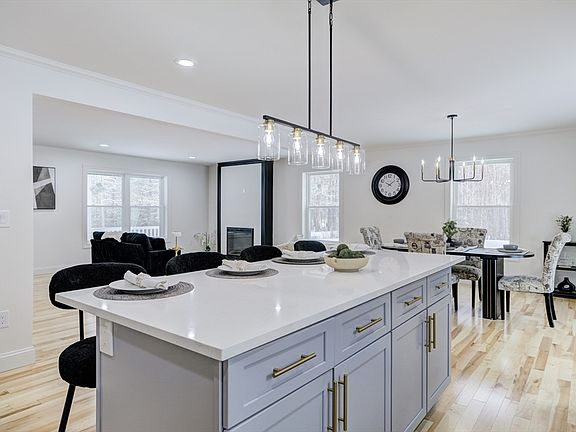 3rd image of 6 Winslow Rd