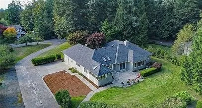 9240 215th Ave NE — Photo 1