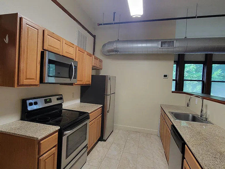 132 Franklin St #202 — Photo 4