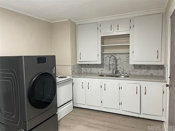 3rd image of 806 S Goodwin St