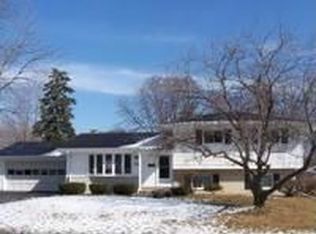 W176N9136 Roosevelt Dr, Menomonee Falls, WI 53051