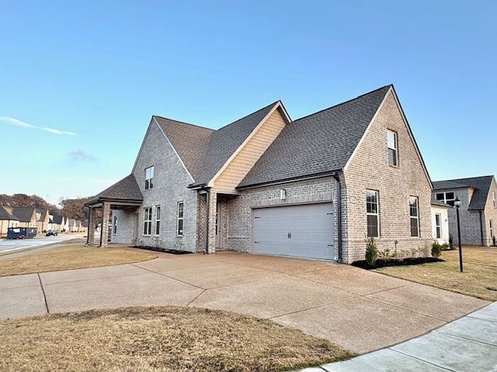 1st image of 580 Rosalie Woods Dr