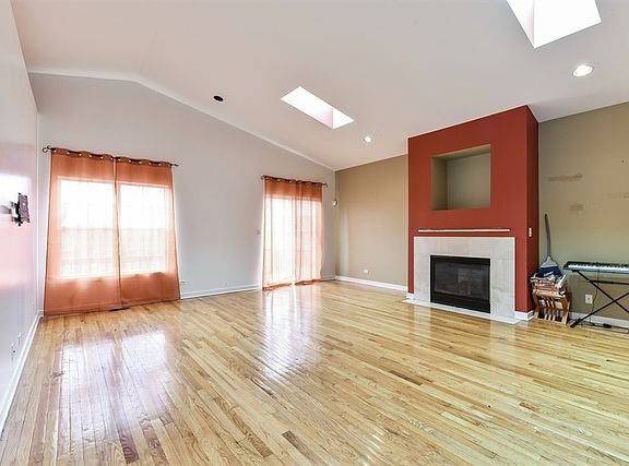 4th image of 1133 E 83rd St Unit 179