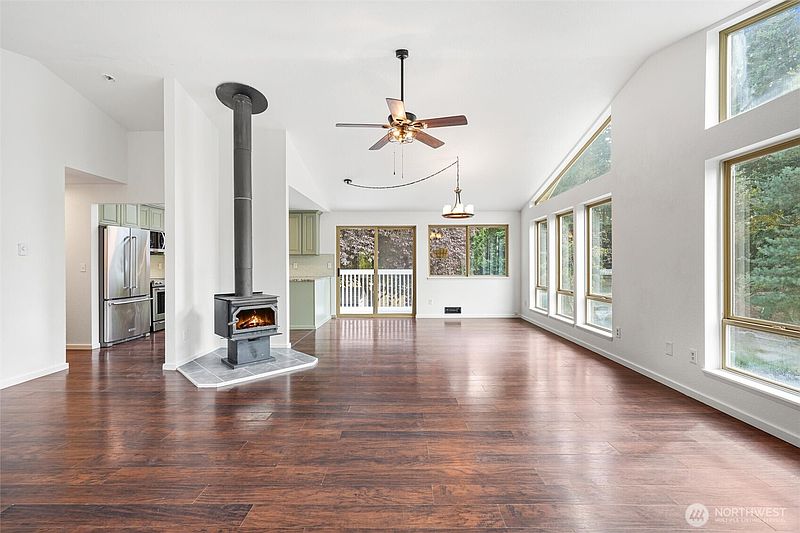 5th image of 937 Rowe Road