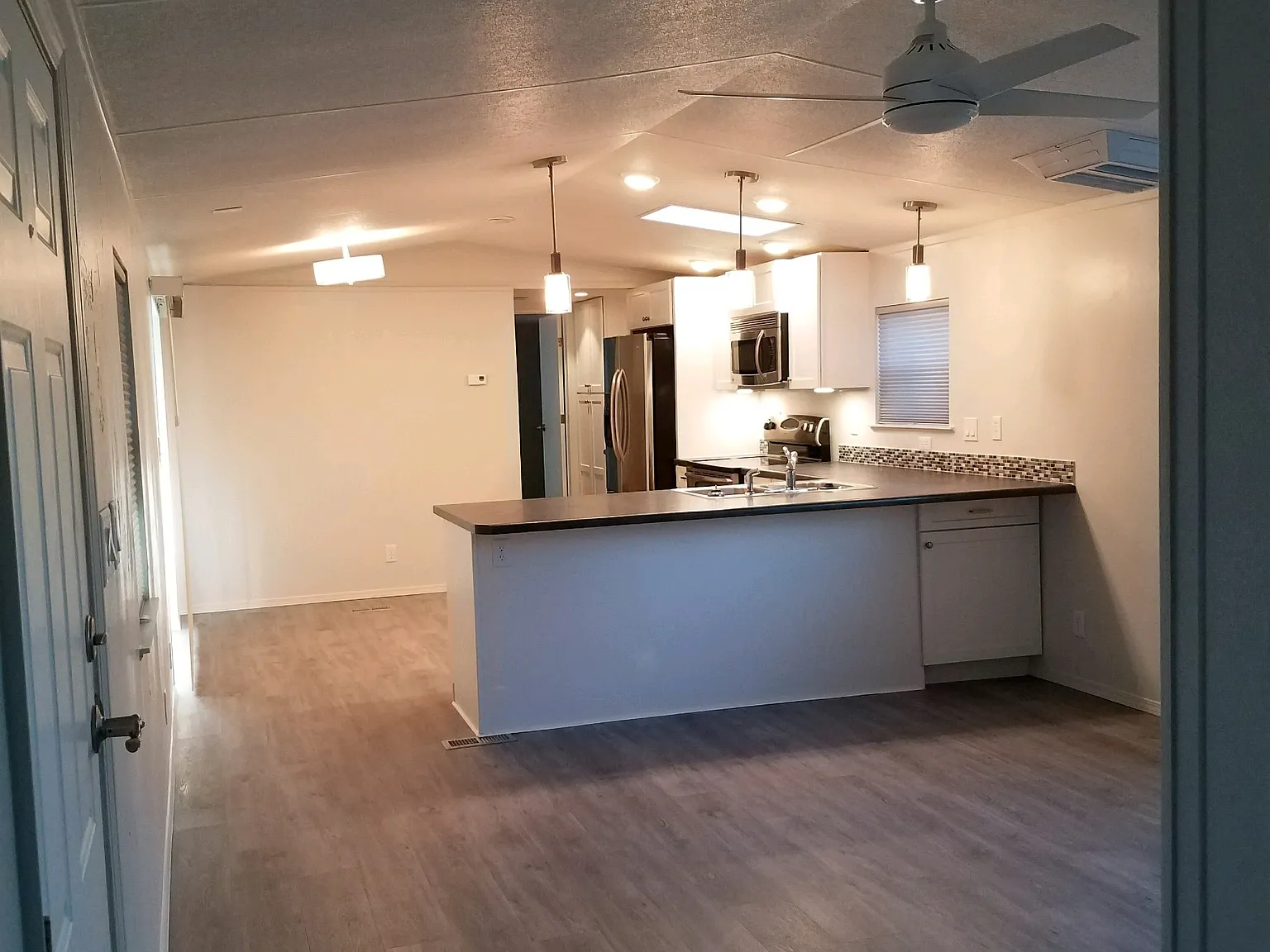 2 bed, 1000 sqft, $1,850 — Photo 2