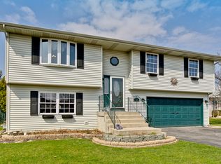 227 Newport Trl, McHenry, IL 60050