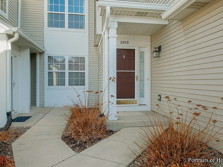 2010 Fulham Dr — Photo 2