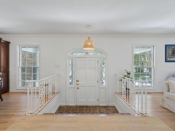 4th image of 734 Waites Dr