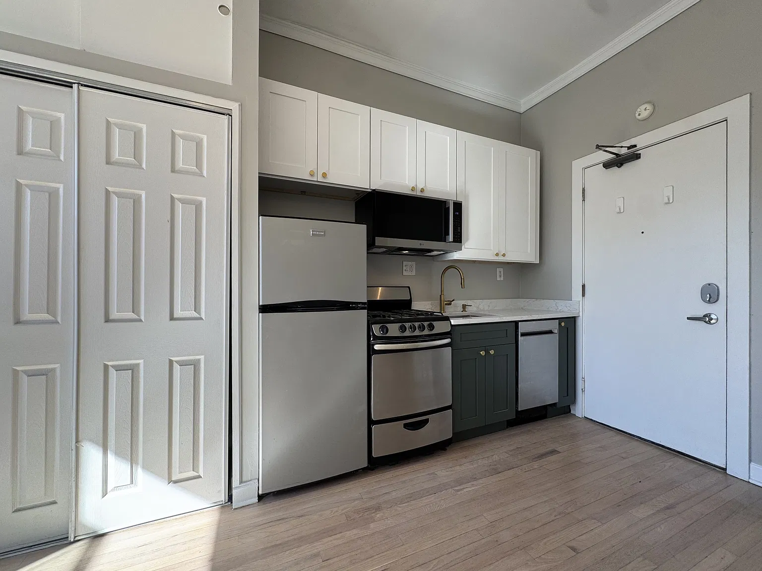 2525 N. Clark — Photo 3