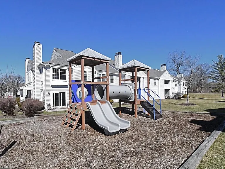 1105 Mews Dr — Photo 23