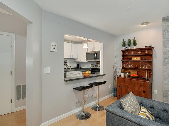 5th image of 158 Quincy Shore Dr Unit 77
