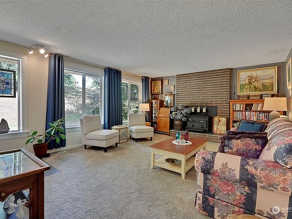 3rd image of 4607 E Maple Lane Circle NW