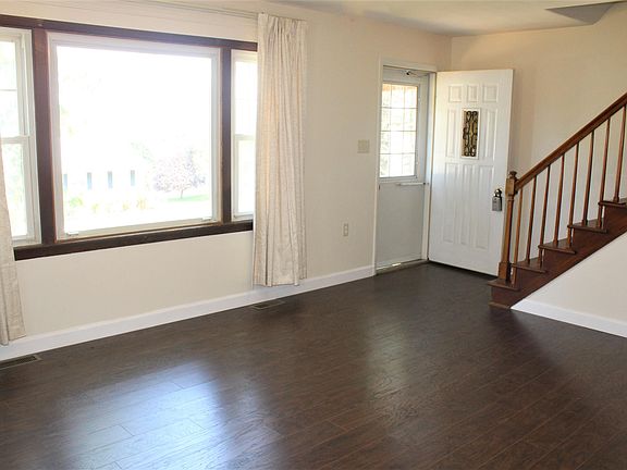 2nd image of 1015 W Mountain Ave S
