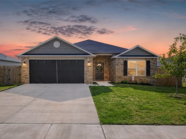 1633 Ace Ave, Gentry, AR 72734